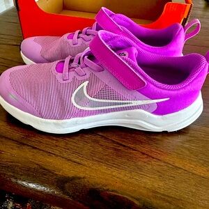 New with box - Girls Nike downshifter sneakers 

Fushia / white